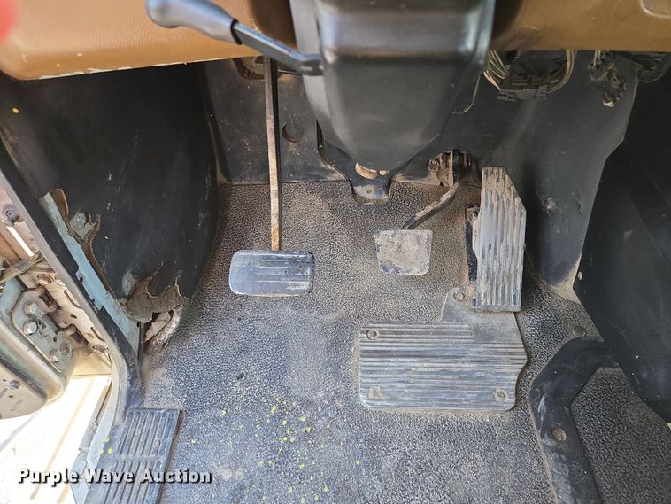 image for item EQ6848 2005 Mack Granite CV713 roll-off container truck