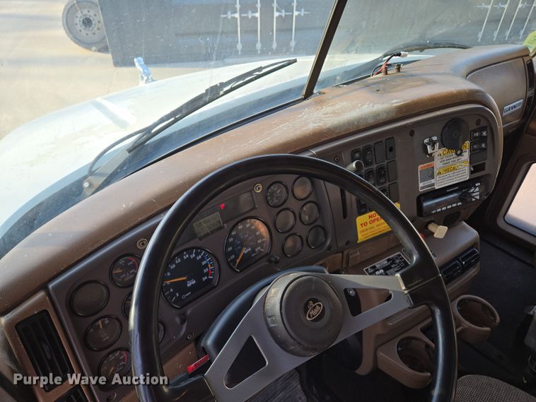 image for item EQ6848 2005 Mack Granite CV713 roll-off container truck