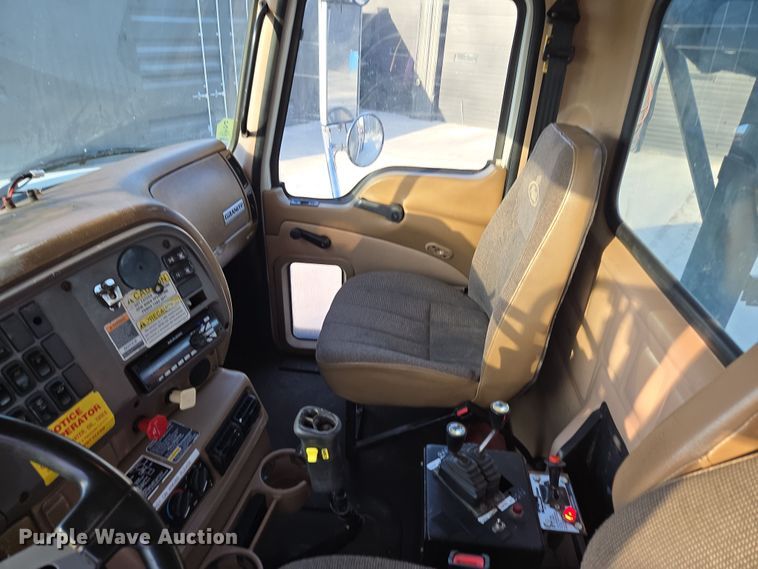 image for item EQ6848 2005 Mack Granite CV713 roll-off container truck