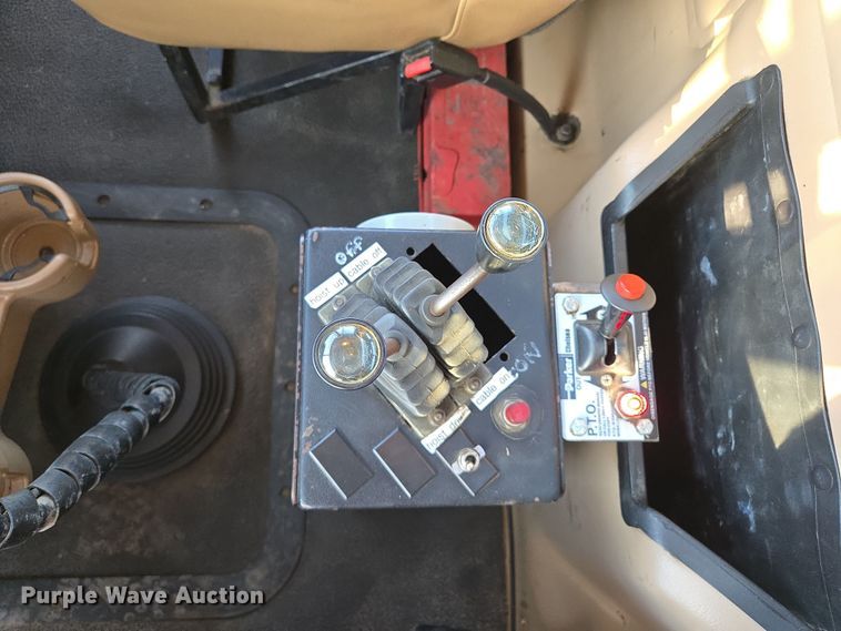 image for item EQ6848 2005 Mack Granite CV713 roll-off container truck