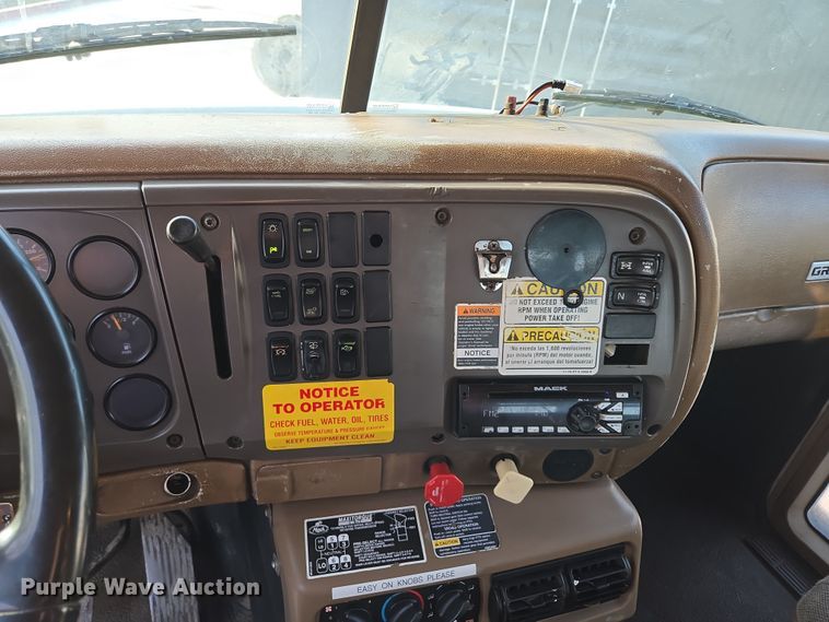 image for item EQ6848 2005 Mack Granite CV713 roll-off container truck