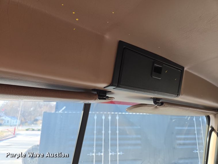 image for item EQ6848 2005 Mack Granite CV713 roll-off container truck