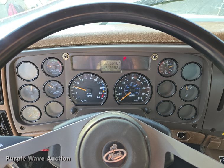 image for item EQ6848 2005 Mack Granite CV713 roll-off container truck