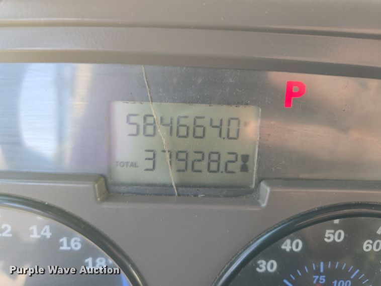 image for item EQ6848 2005 Mack Granite CV713 roll-off container truck