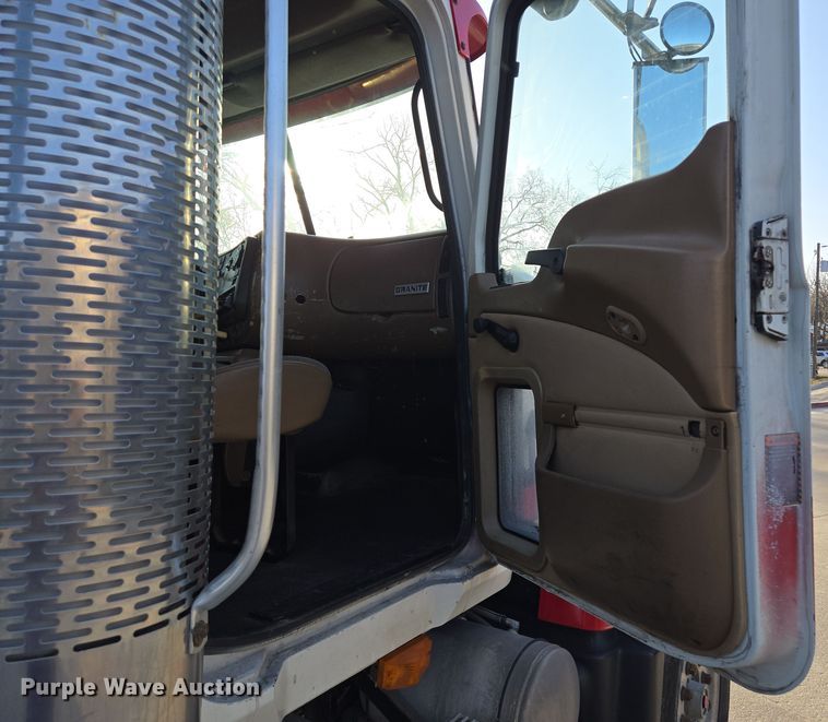 image for item EQ6848 2005 Mack Granite CV713 roll-off container truck