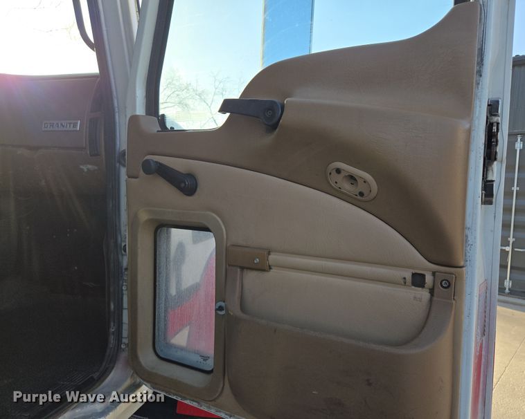 image for item EQ6848 2005 Mack Granite CV713 roll-off container truck