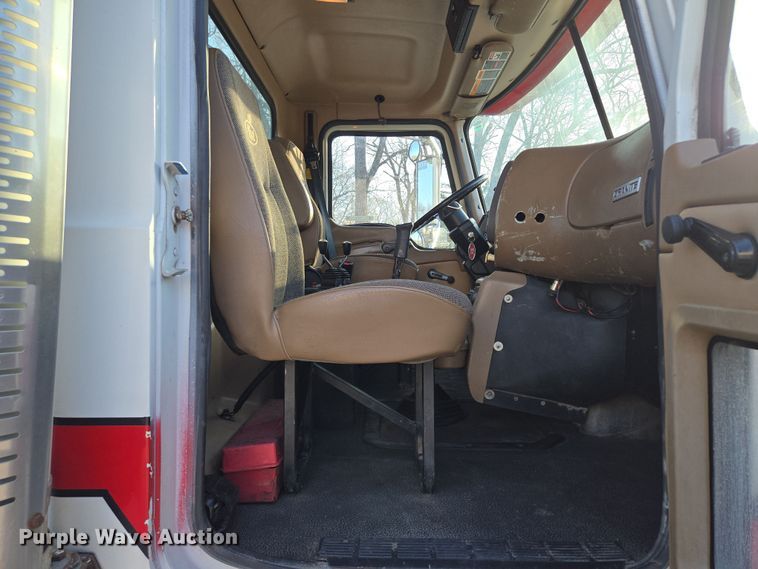 image for item EQ6848 2005 Mack Granite CV713 roll-off container truck