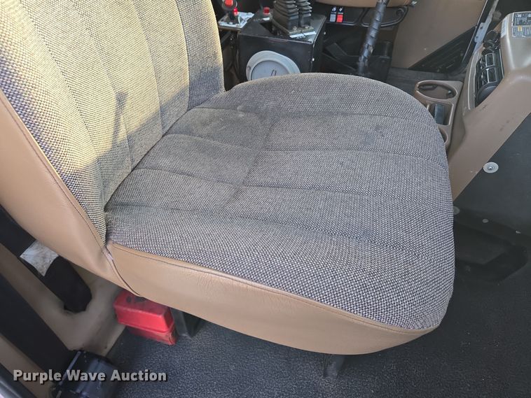 image for item EQ6848 2005 Mack Granite CV713 roll-off container truck