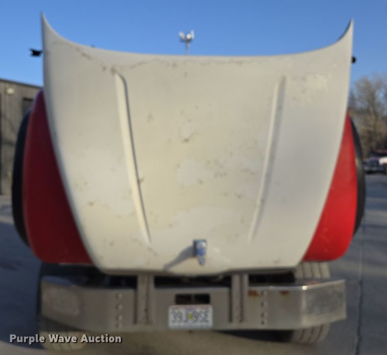 image for item EQ6848 2005 Mack Granite CV713 roll-off container truck