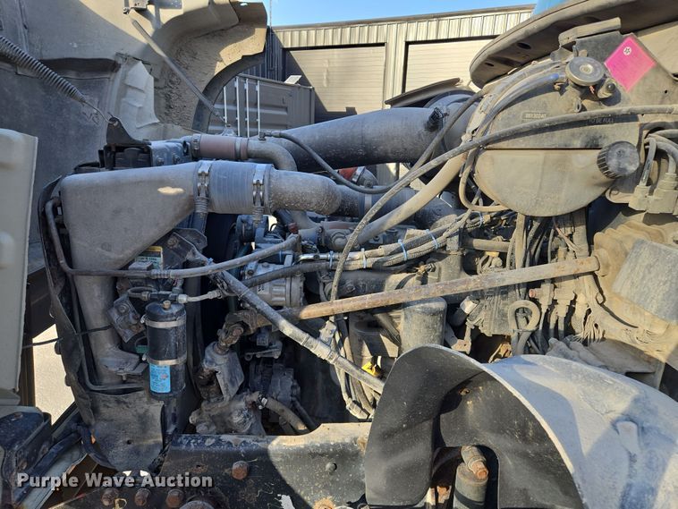 image for item EQ6848 2005 Mack Granite CV713 roll-off container truck