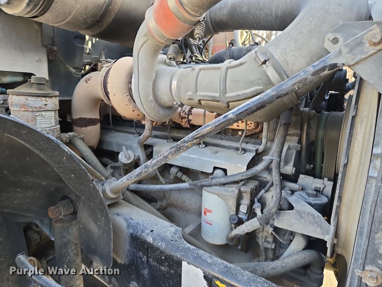 image for item EQ6848 2005 Mack Granite CV713 roll-off container truck