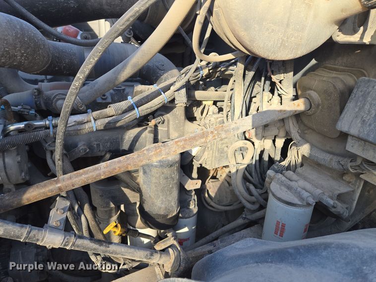 image for item EQ6848 2005 Mack Granite CV713 roll-off container truck