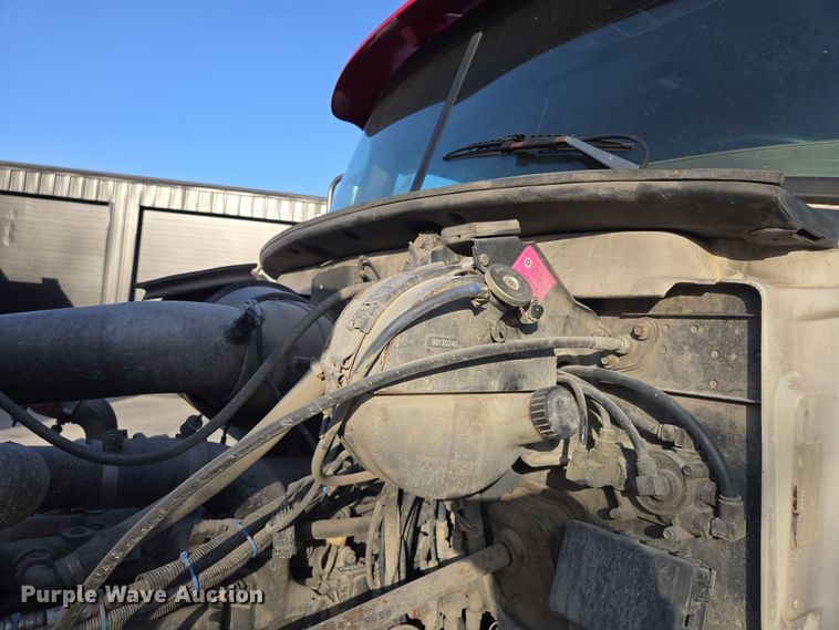 image for item EQ6848 2005 Mack Granite CV713 roll-off container truck