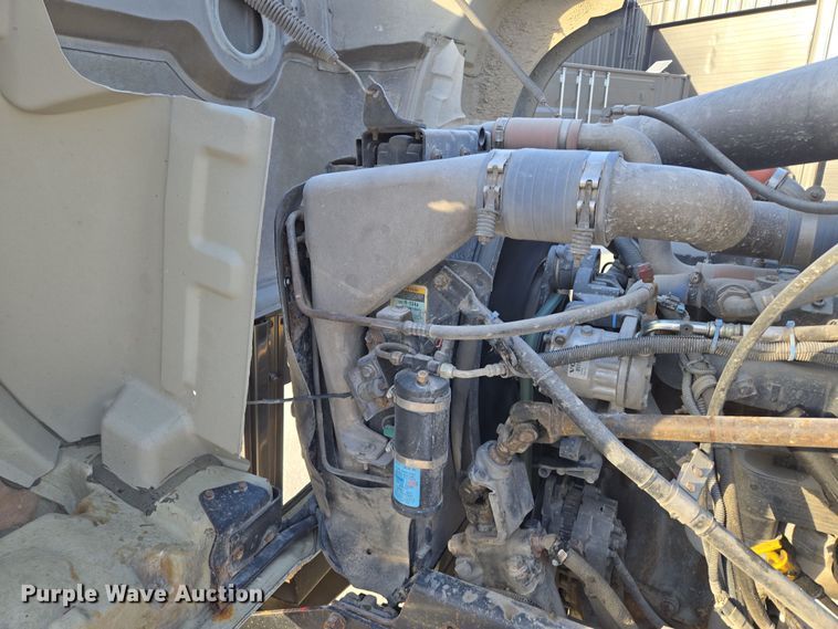 image for item EQ6848 2005 Mack Granite CV713 roll-off container truck