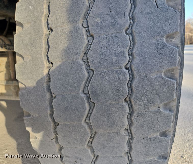 image for item EQ6848 2005 Mack Granite CV713 roll-off container truck