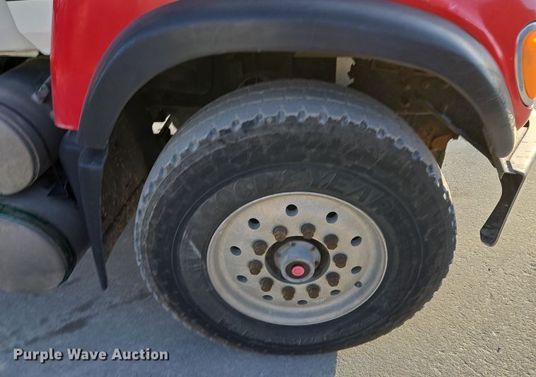 image for item EQ6848 2005 Mack Granite CV713 roll-off container truck