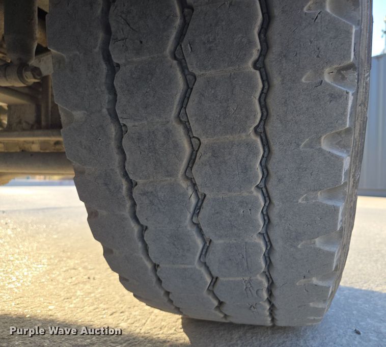 image for item EQ6848 2005 Mack Granite CV713 roll-off container truck