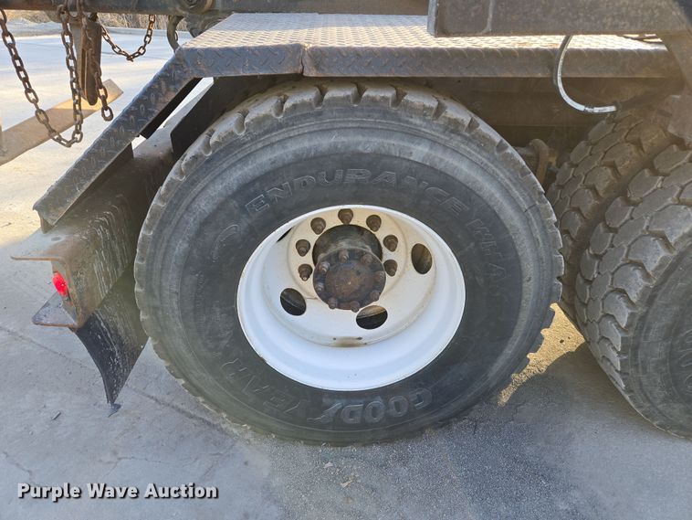 image for item EQ6848 2005 Mack Granite CV713 roll-off container truck