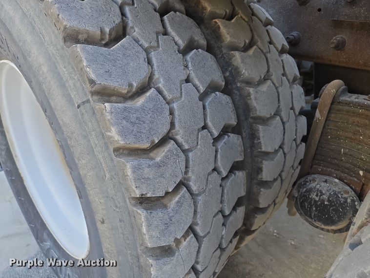 image for item EQ6848 2005 Mack Granite CV713 roll-off container truck