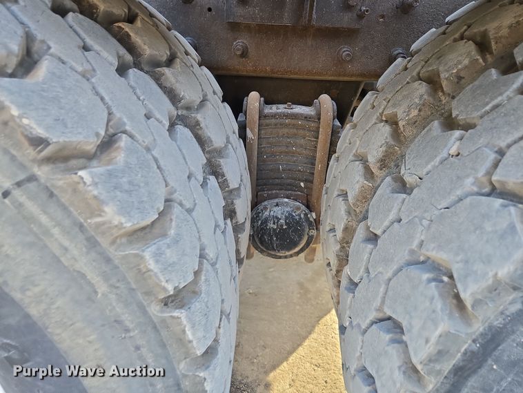 image for item EQ6848 2005 Mack Granite CV713 roll-off container truck