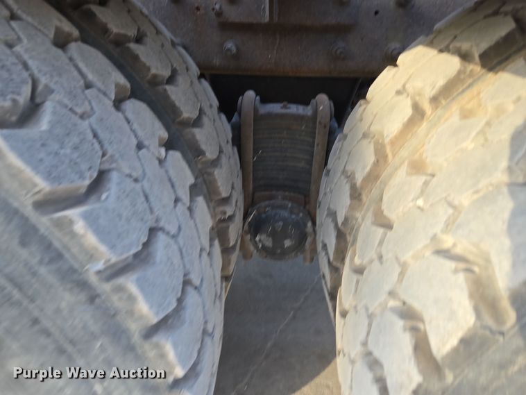 image for item EQ6848 2005 Mack Granite CV713 roll-off container truck