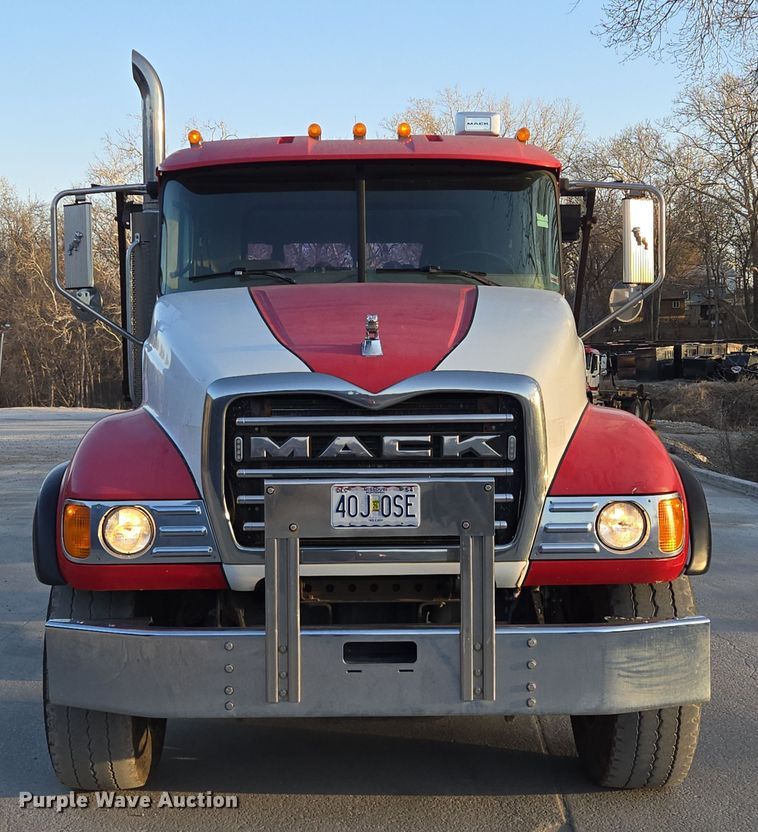 image for item EQ6849 2007 Mack Granite CV713 roll-off container truck