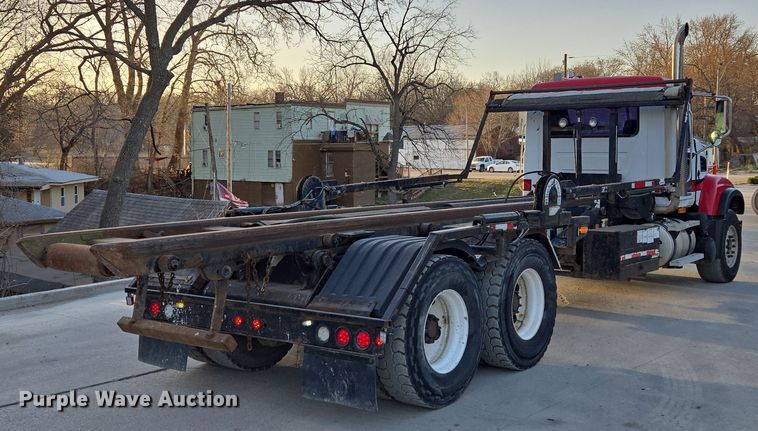 image for item EQ6849 2007 Mack Granite CV713 roll-off container truck