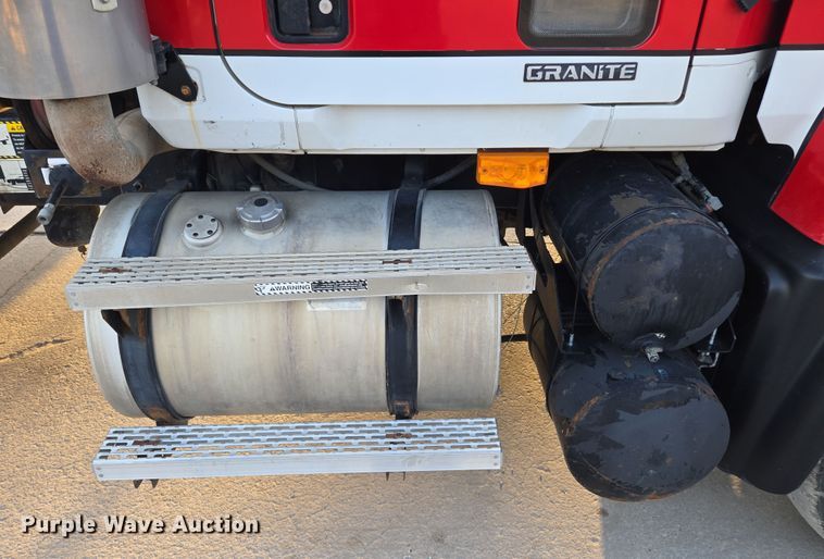 image for item EQ6849 2007 Mack Granite CV713 roll-off container truck