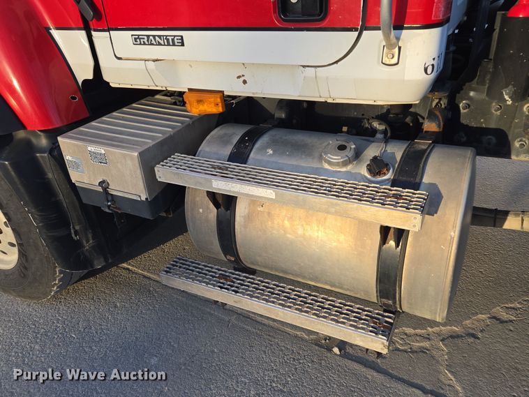 image for item EQ6849 2007 Mack Granite CV713 roll-off container truck