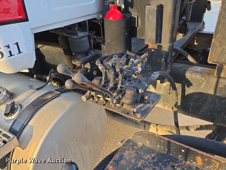 image for item EQ6849 2007 Mack Granite CV713 roll-off container truck