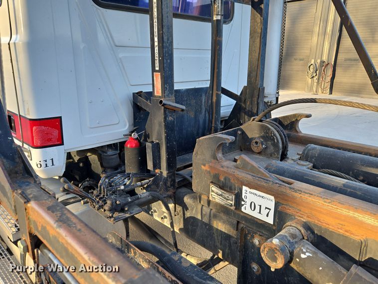 image for item EQ6849 2007 Mack Granite CV713 roll-off container truck