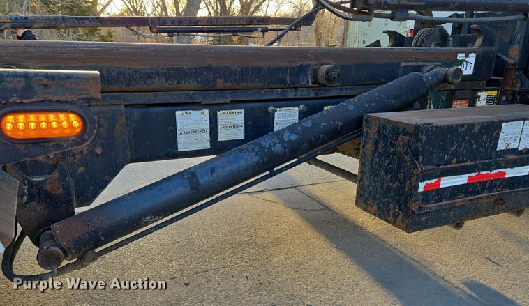 image for item EQ6849 2007 Mack Granite CV713 roll-off container truck