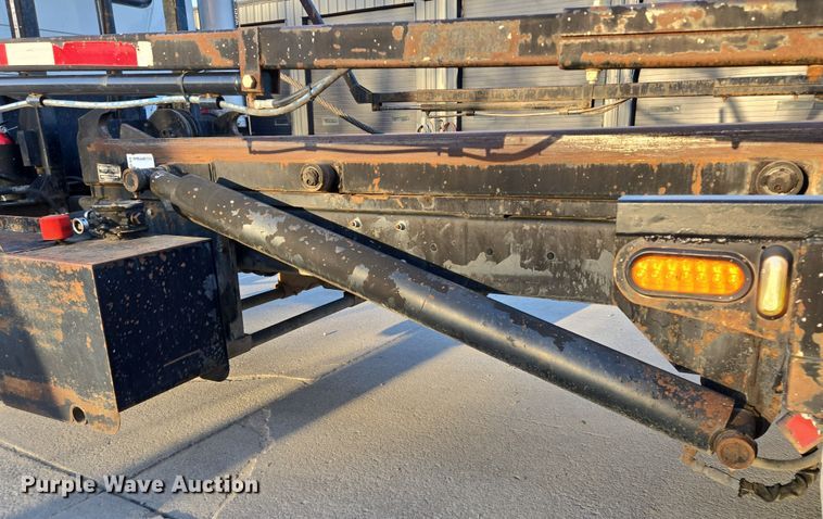 image for item EQ6849 2007 Mack Granite CV713 roll-off container truck