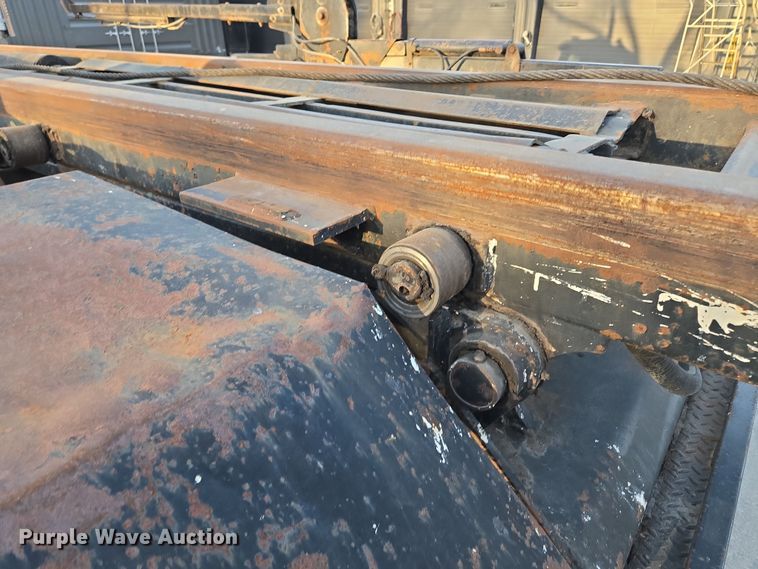 image for item EQ6849 2007 Mack Granite CV713 roll-off container truck