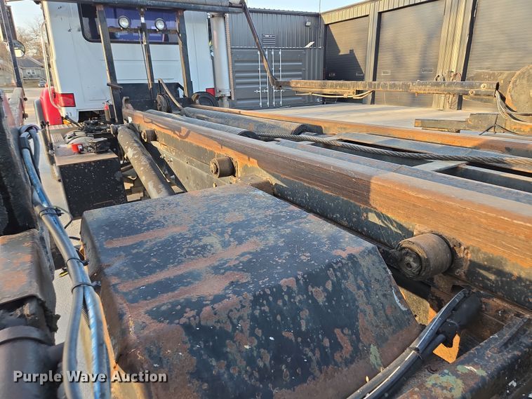 image for item EQ6849 2007 Mack Granite CV713 roll-off container truck