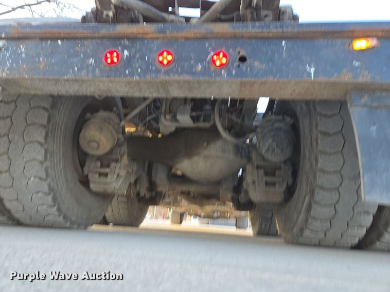 image for item EQ6849 2007 Mack Granite CV713 roll-off container truck