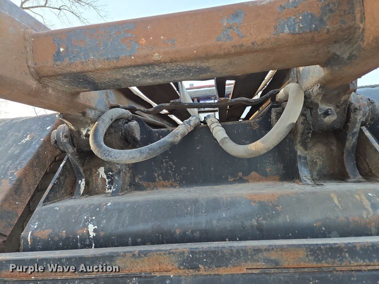 image for item EQ6849 2007 Mack Granite CV713 roll-off container truck