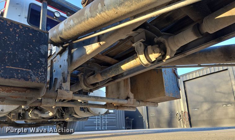 image for item EQ6849 2007 Mack Granite CV713 roll-off container truck