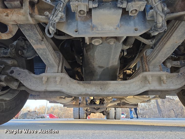 image for item EQ6849 2007 Mack Granite CV713 roll-off container truck