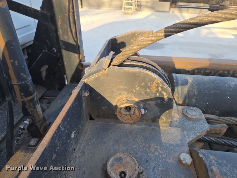 image for item EQ6849 2007 Mack Granite CV713 roll-off container truck