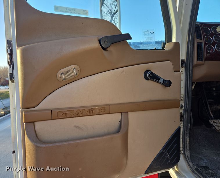 image for item EQ6849 2007 Mack Granite CV713 roll-off container truck