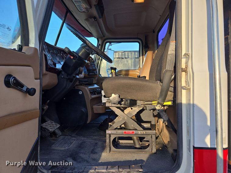 image for item EQ6849 2007 Mack Granite CV713 roll-off container truck