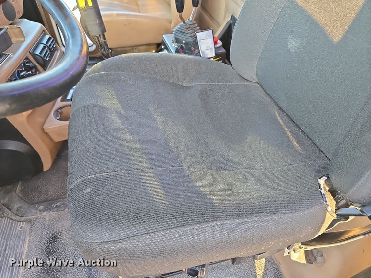 image for item EQ6849 2007 Mack Granite CV713 roll-off container truck