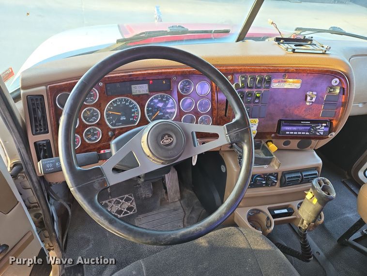 image for item EQ6849 2007 Mack Granite CV713 roll-off container truck