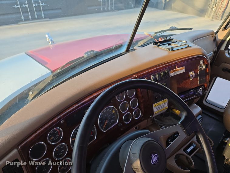 image for item EQ6849 2007 Mack Granite CV713 roll-off container truck