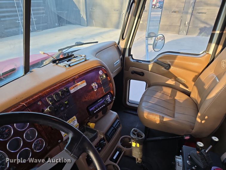 image for item EQ6849 2007 Mack Granite CV713 roll-off container truck