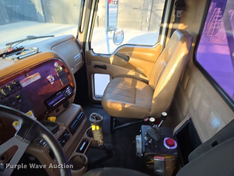 image for item EQ6849 2007 Mack Granite CV713 roll-off container truck