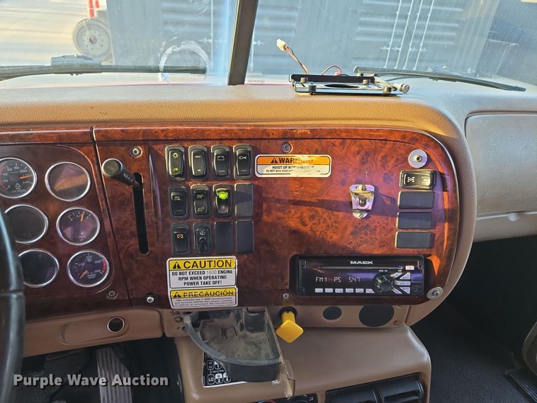 image for item EQ6849 2007 Mack Granite CV713 roll-off container truck