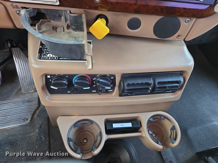 image for item EQ6849 2007 Mack Granite CV713 roll-off container truck