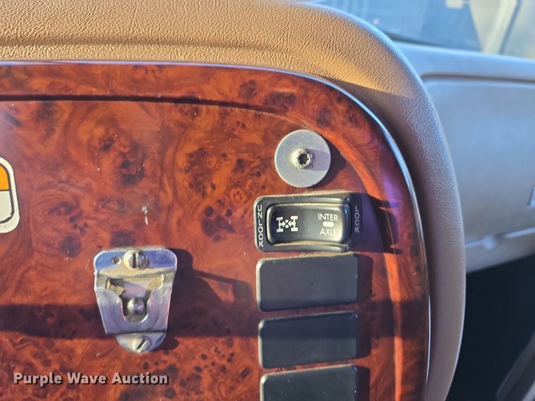 image for item EQ6849 2007 Mack Granite CV713 roll-off container truck